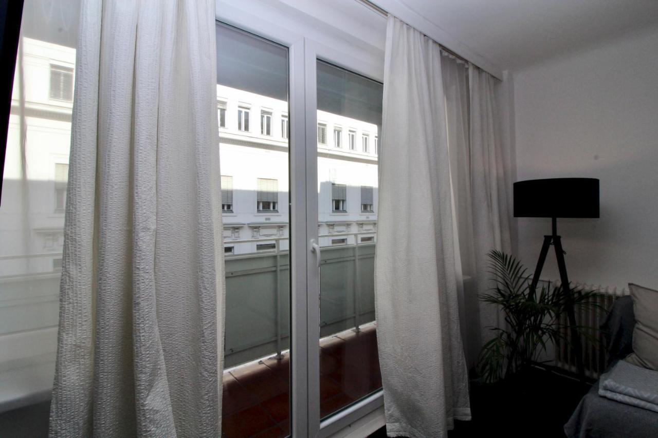 Balcony Apartment - Next To Opera Вена Экстерьер фото
